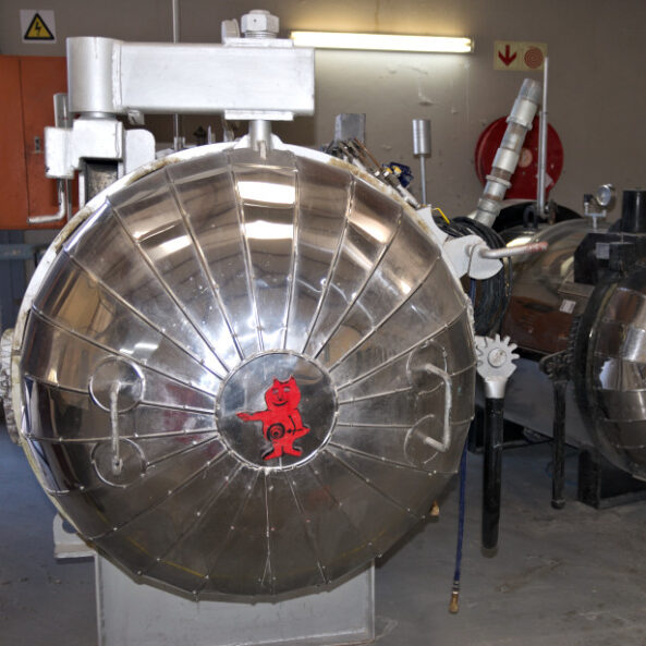 Autoclave for composite products manufacture
